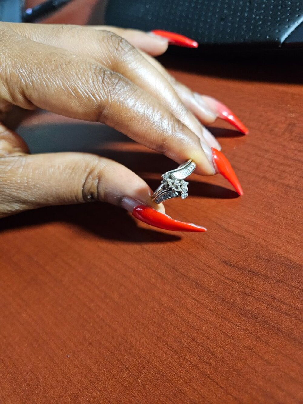 Engagement ring - Picture 2 of 2